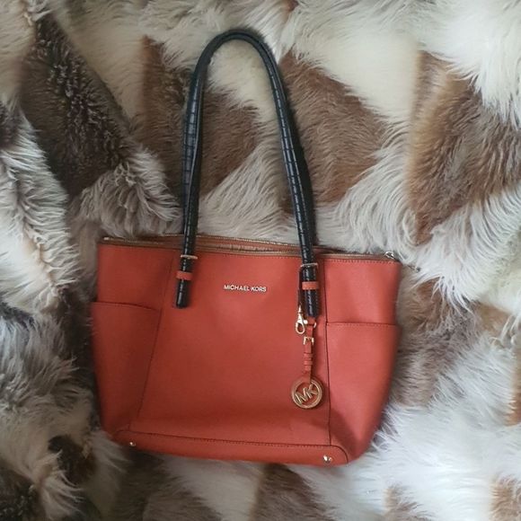 Michael Kors Handbags - Michael Kors Kelly Orange Jet Set leather Tote bag with gold metal details